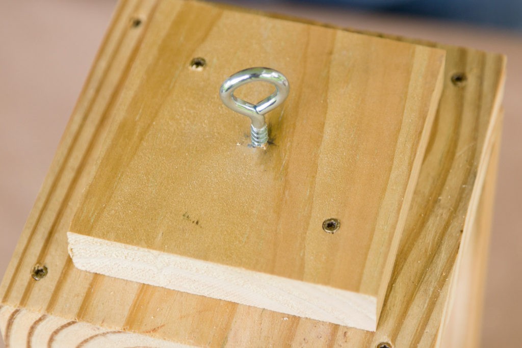 Необычный фонарь из дерева - фото 10