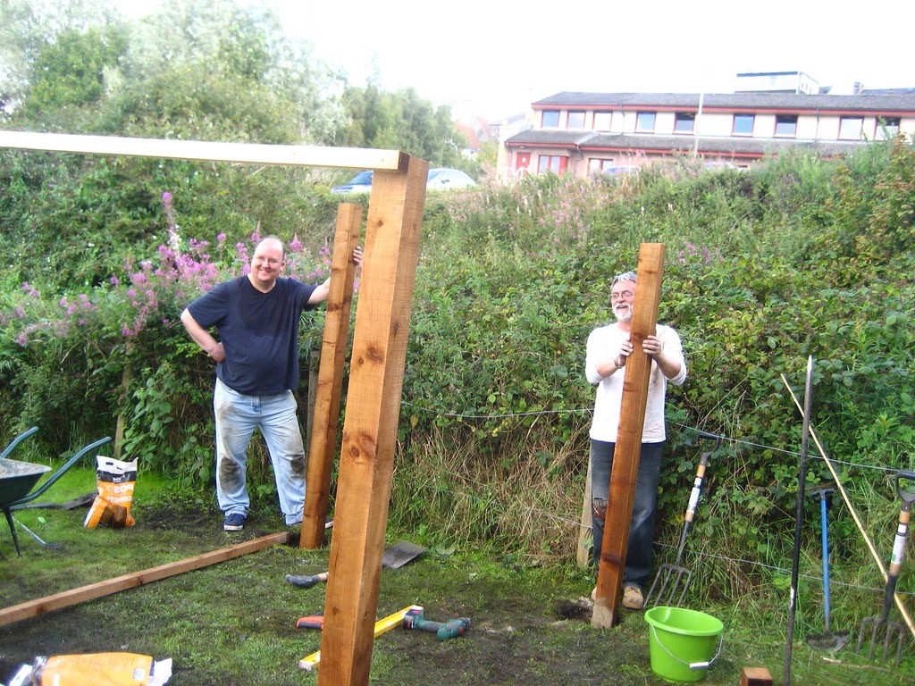 Необычная беседка из пластиковых бутылок - фото 8