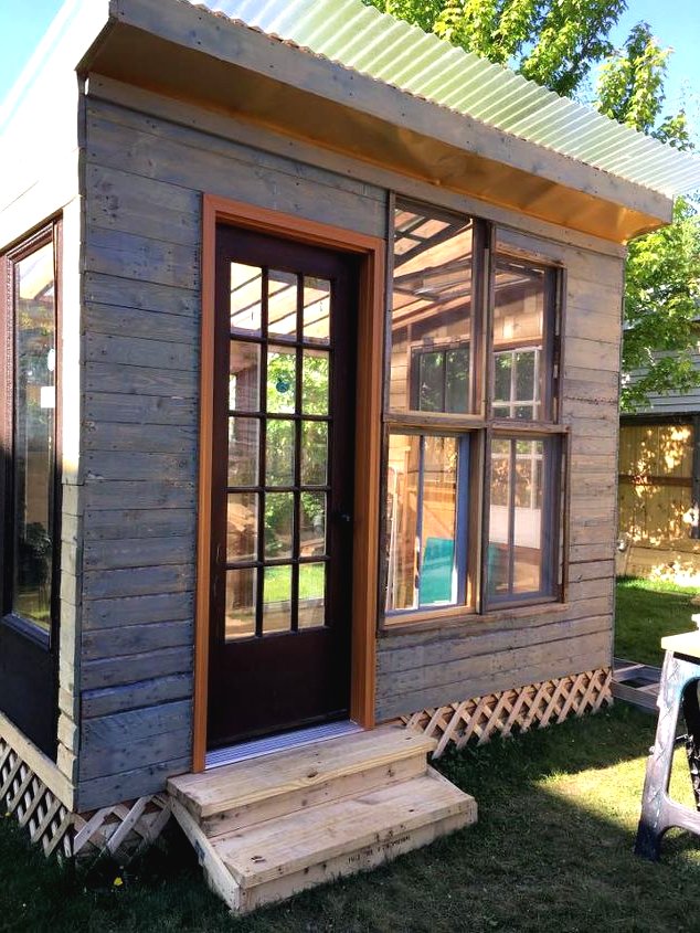 Садовая беседка из старых окон - фото 16