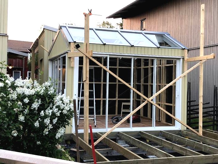 Необычная закрытая беседка - фото 8