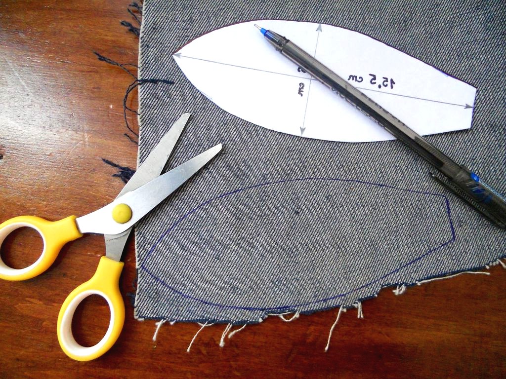 Клумба из цемента в форме лилии - фото 4