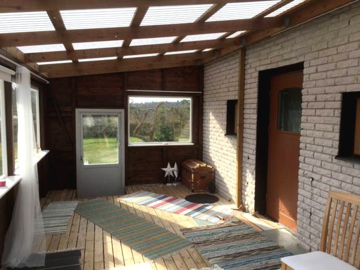 Закрытая веранда у дома - фото 4