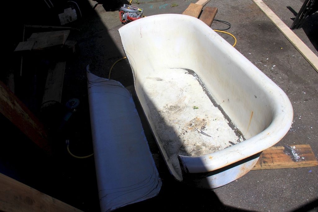 Оригинальная кушетка из старой ванны - фото 15