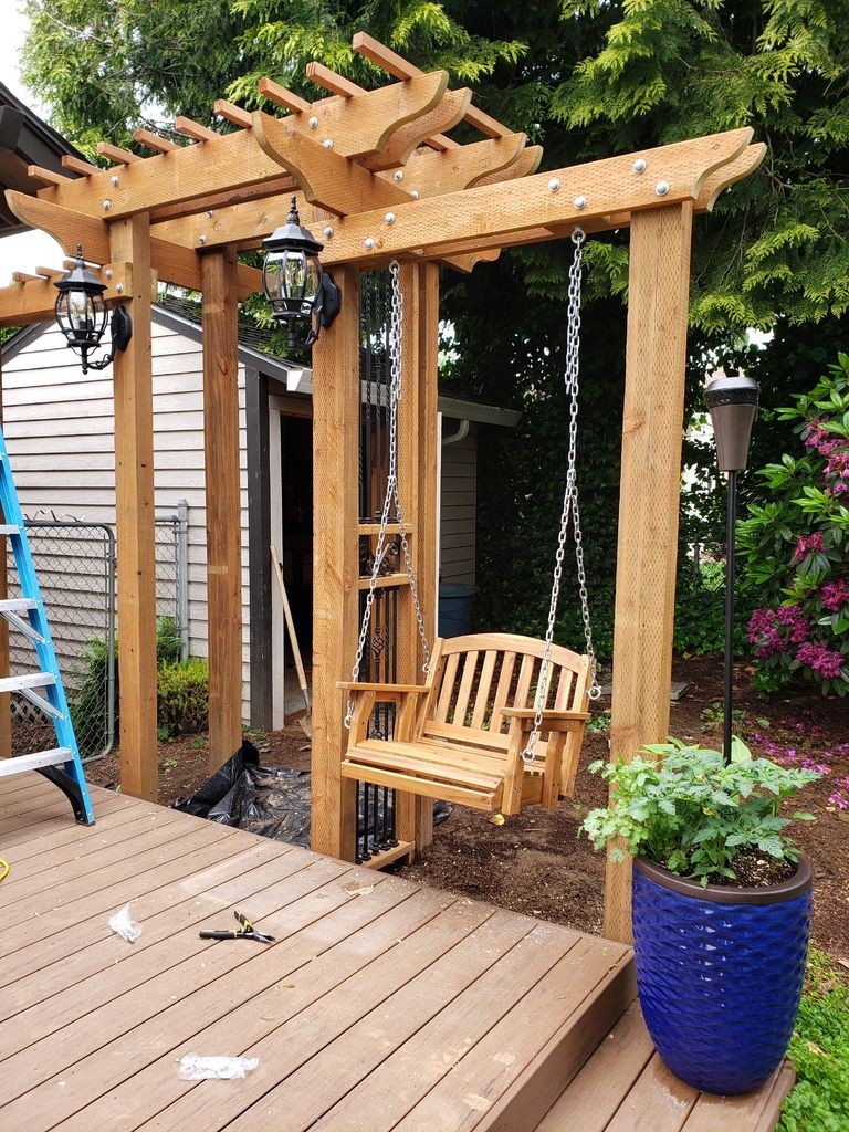Арка из дерева с двойными качелями - фото 55
