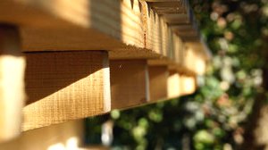 Оригинальная беседка из дерева - фото 15