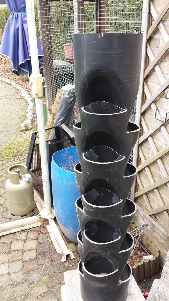 Вертикальная грядка сделанная из трубы ПВХ  - фото 11