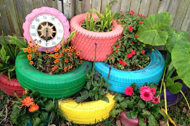 Оригинальная клумба из автопокрышек - фото 5