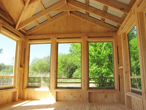 Интересная закрытая беседка - фото 5