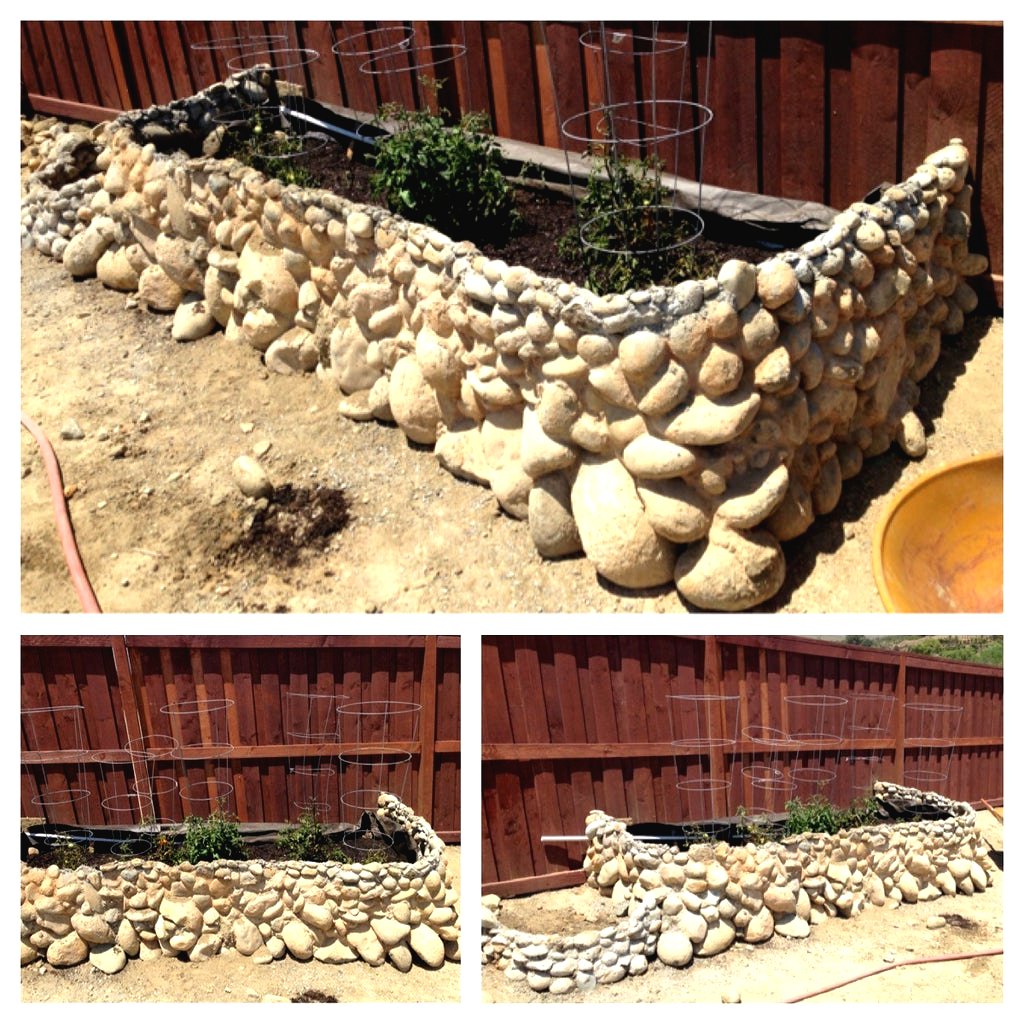 Простая клумба из камней - фото 7