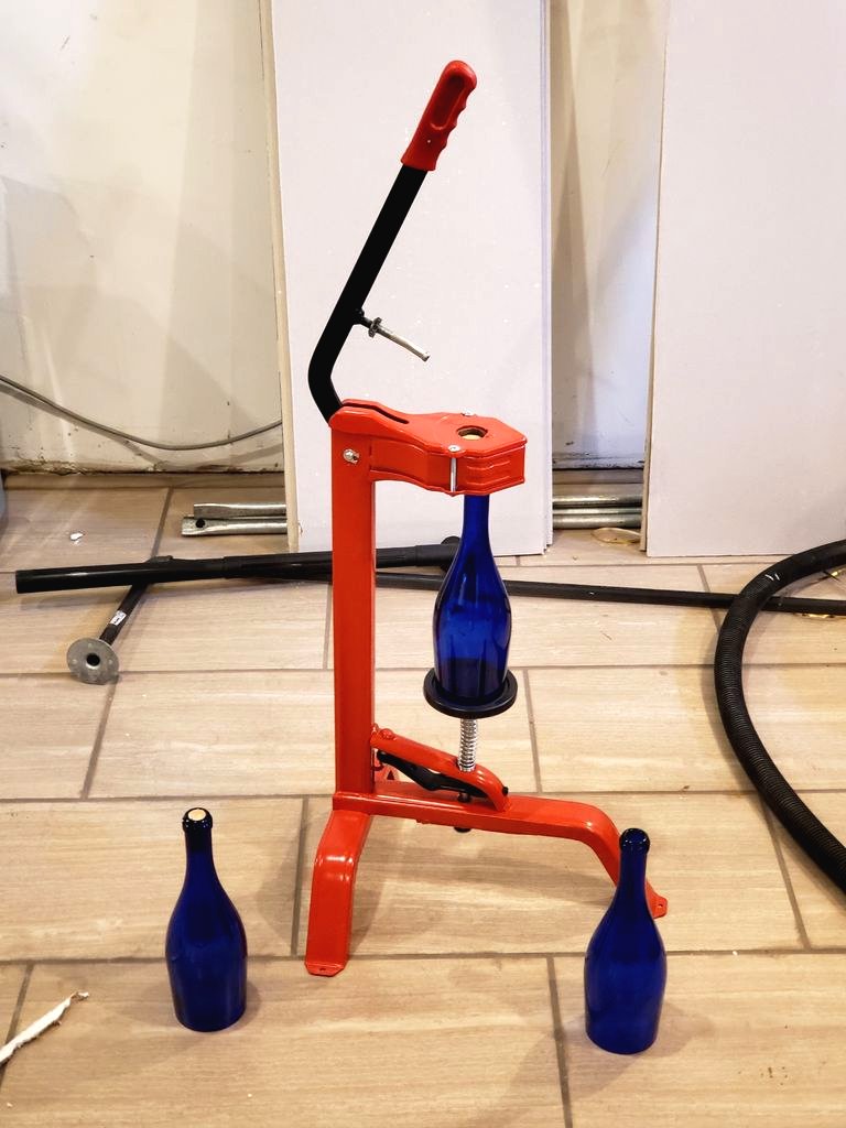 Лампа из винных бутылок - фото 8