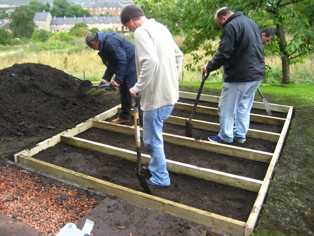 Необычная беседка из пластиковых бутылок - фото 4