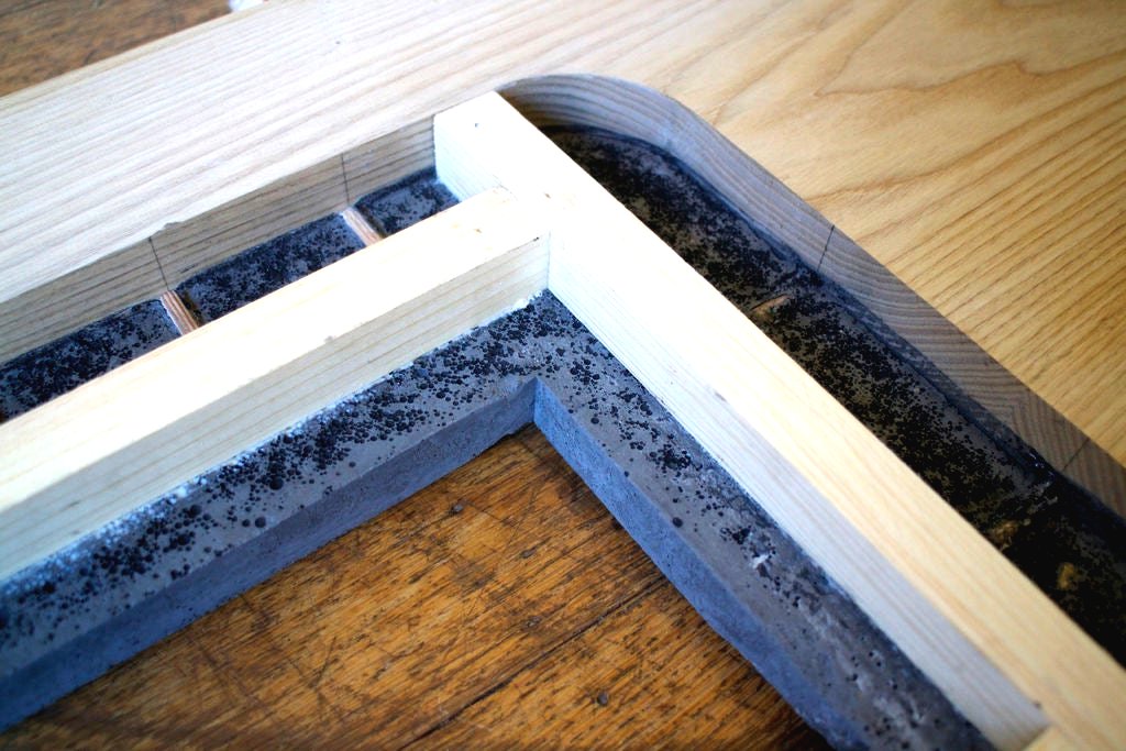 Столик с небольшим очагом в центре - фото 9