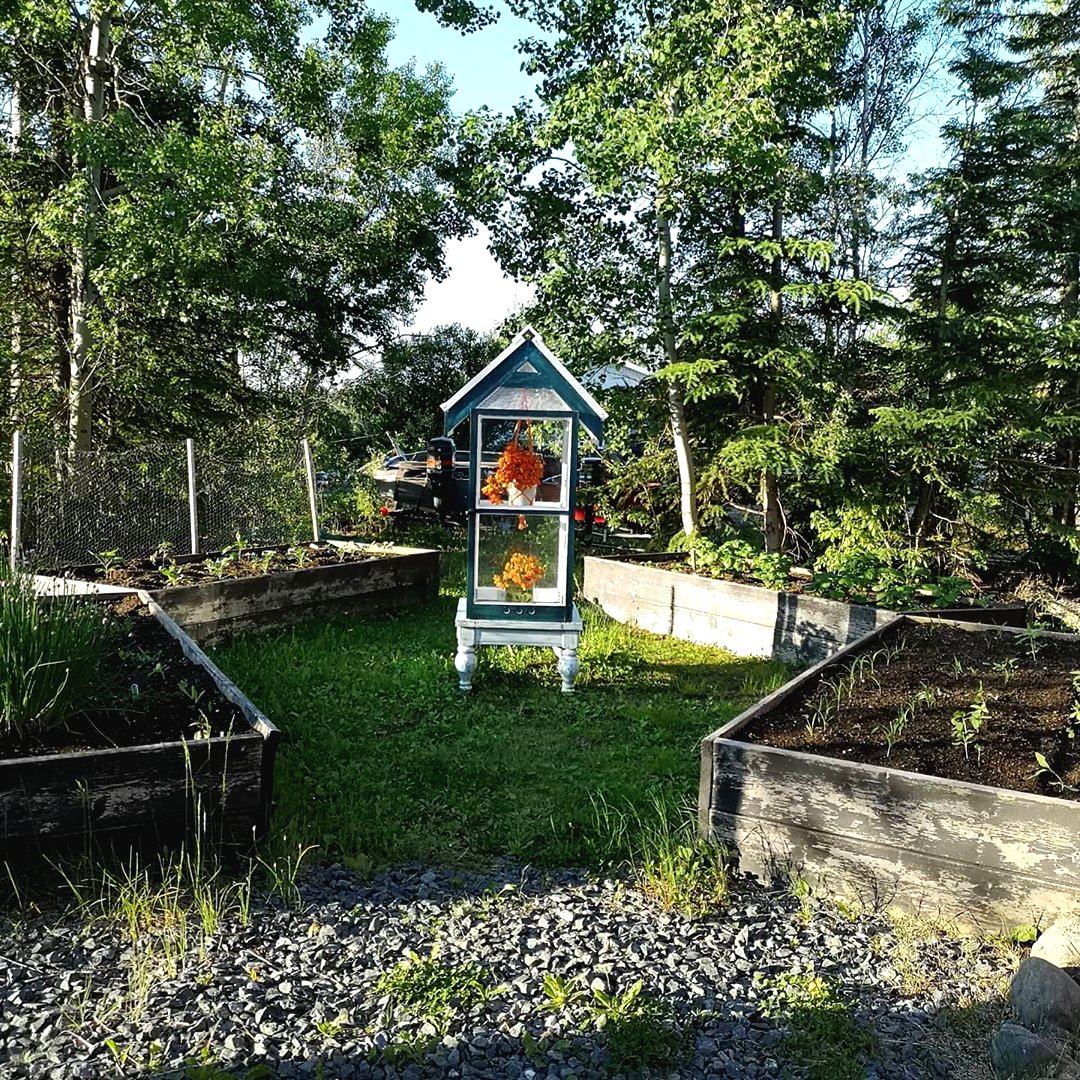 Мини теплица для улицы из оконных рам для комнатных цветов - фото 20