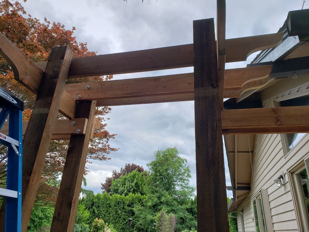 Арка из дерева с двойными качелями - фото 35