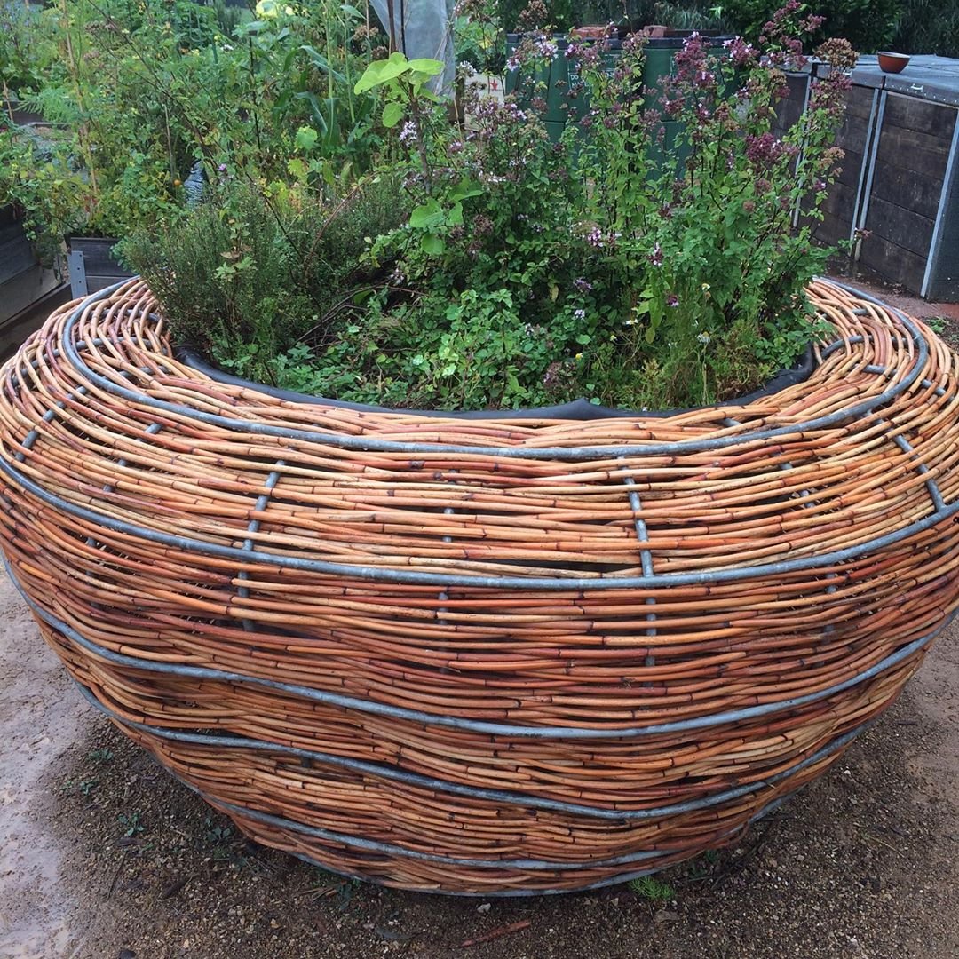 Необычная клумба для цветов - фото 6