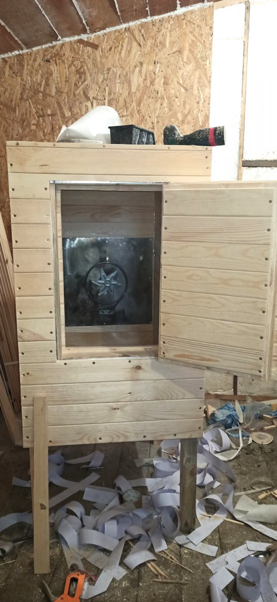 Как собрать коптильню своими руками из дерева? - фото 6