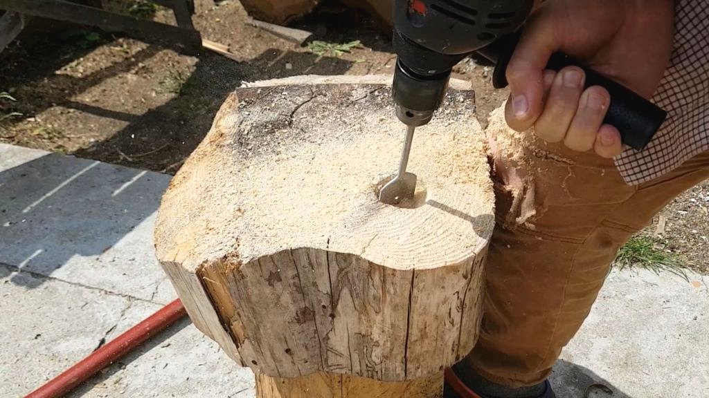 Табурет из спилов дерева - фото 3