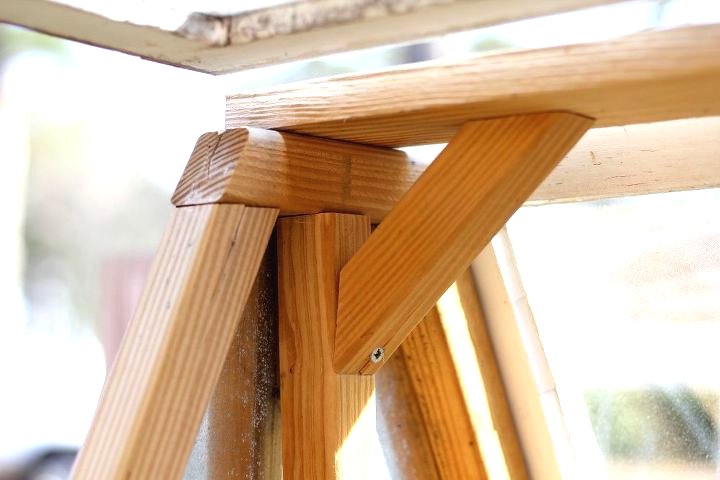 Мини парник из старых окон - фото 4