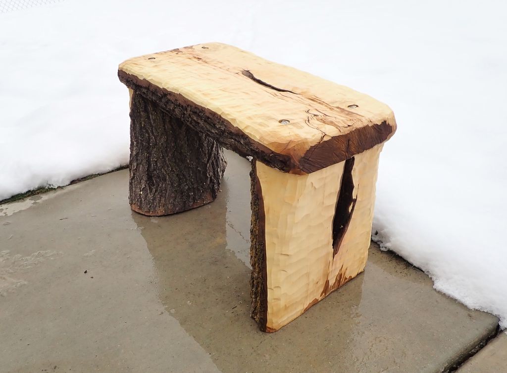 Простая садовая скамья из бревна - фото 3