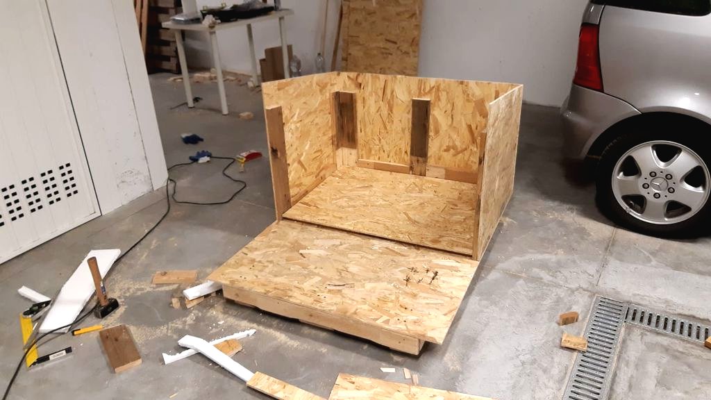 Будка из дерева - фото 4