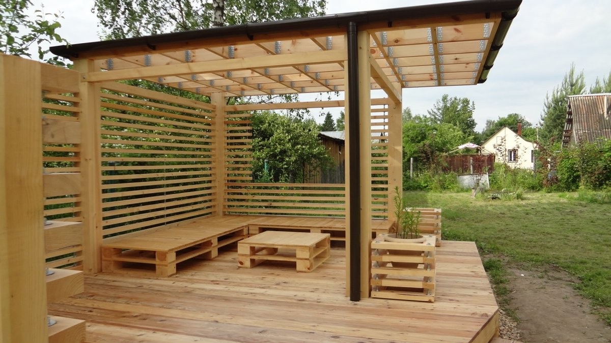 Интересная беседка из дерева - фото 4