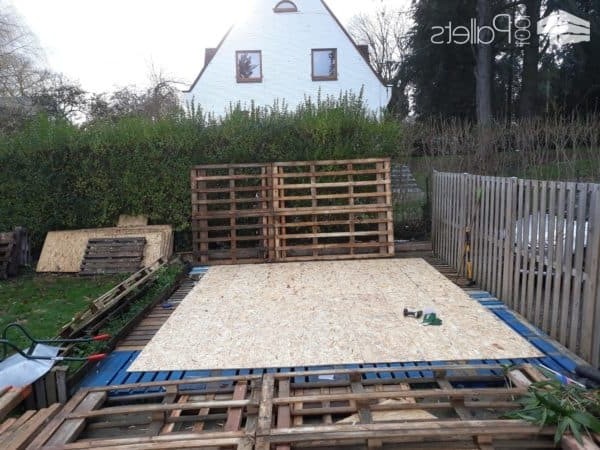 Сарай построенный из поддонов - фото 2