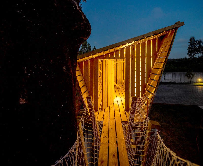 Дом для детей построенный на стене - фото 16