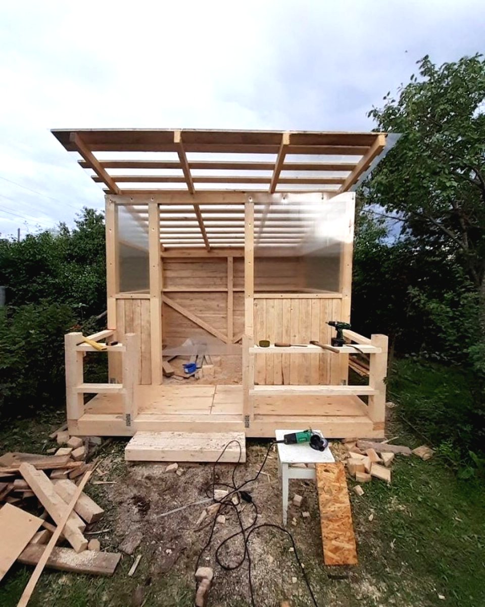 Классная беседка из дерева с прозрачной крышей - фото 7