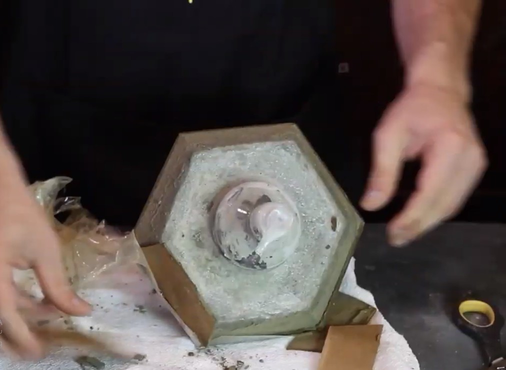 Горшок из цемента в форме алмаза - фото 7