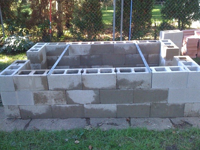 Очаг из шлакоблока для гриля - фото 3