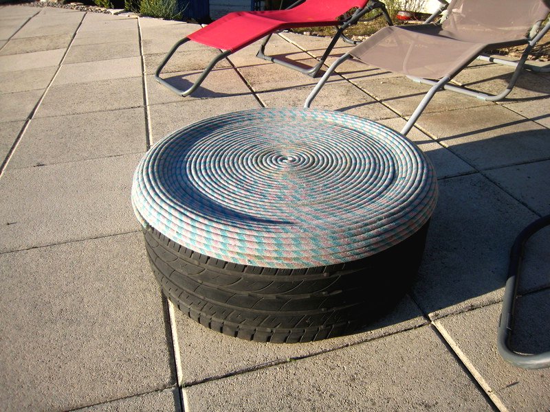 Столик из автопокрышки - фото 2