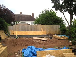 Необычный дом с изогнутой крышей - фото 5