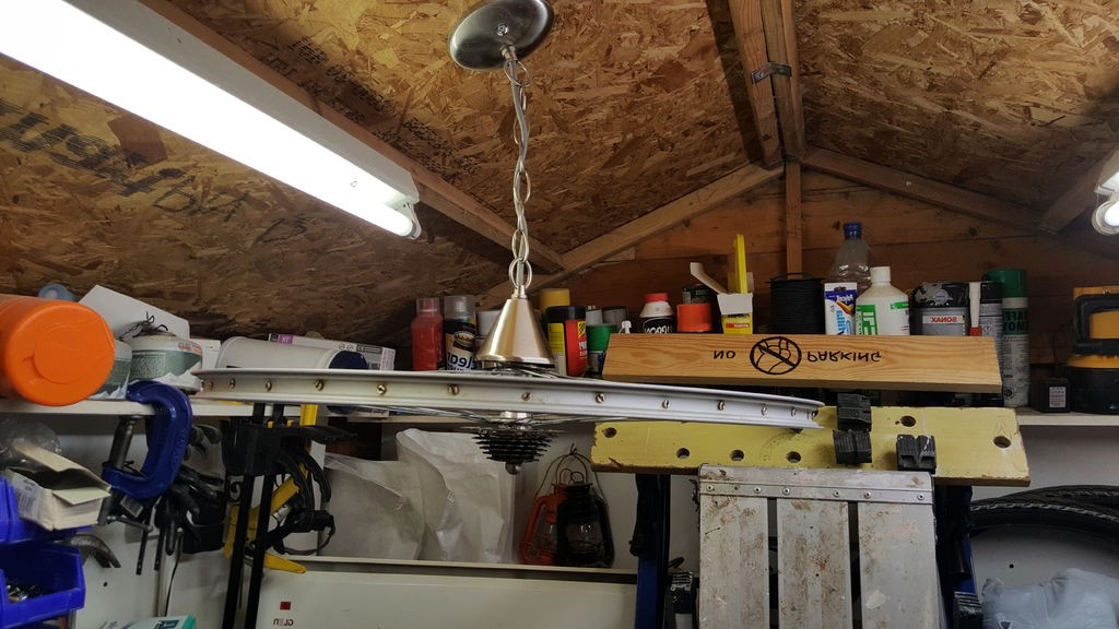 Люстра из велосипедного колеса и бутылок - фото 9