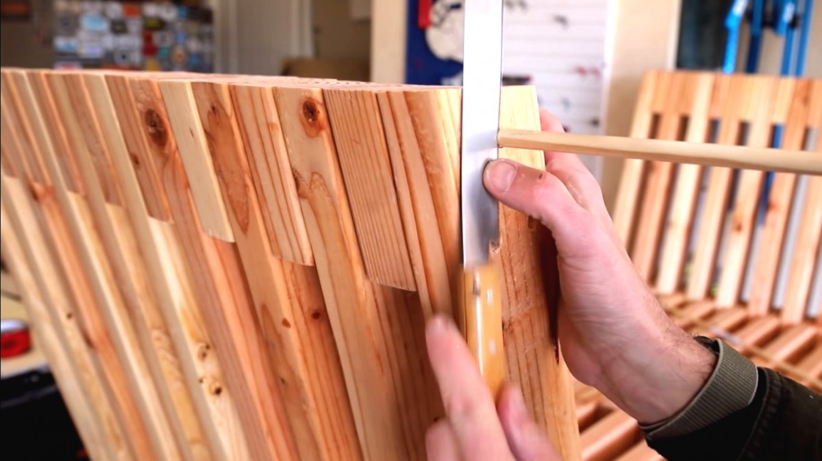 Деревянный диван для дачи - фото 8