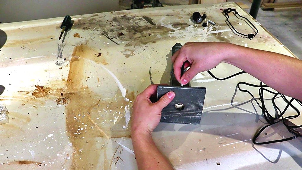 Настольная лампа из ножки стола - фото 18