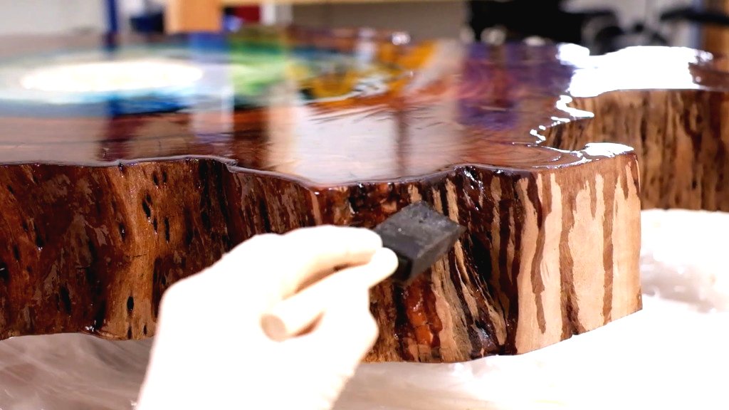 Стол из эпоксидной смолы и дерева своими руками - фото 19