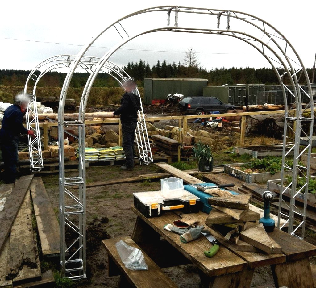 Оригинальный парник из алюминиевых стоек - фото 5