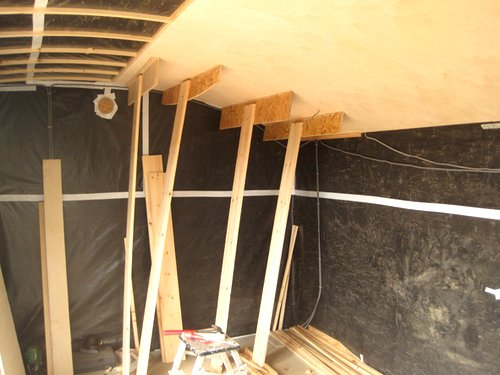 Необычный дом с изогнутой крышей - фото 13