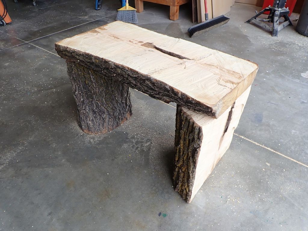 Простая садовая скамья из бревна - фото 12