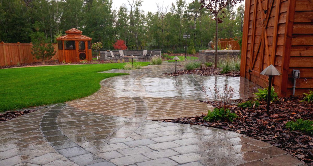 Ландшафтный дизайн участка перед домом - фото 9