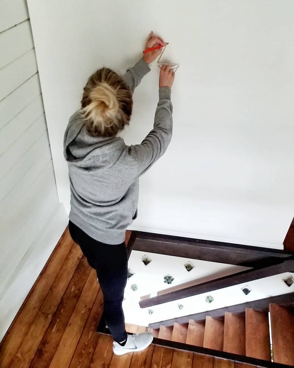 Двухэтажный дом с большими окнами - фото 8