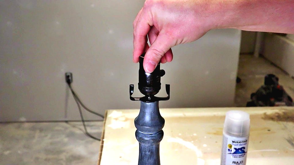 Настольная лампа из ножки стола - фото 22