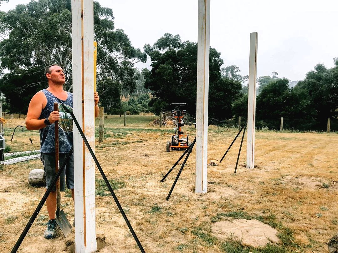 Красивая беседка из дерева для дачи - фото 2