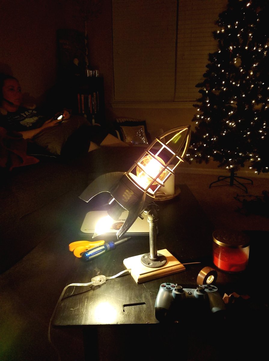 Необычная лампа в форме ракеты - фото 13