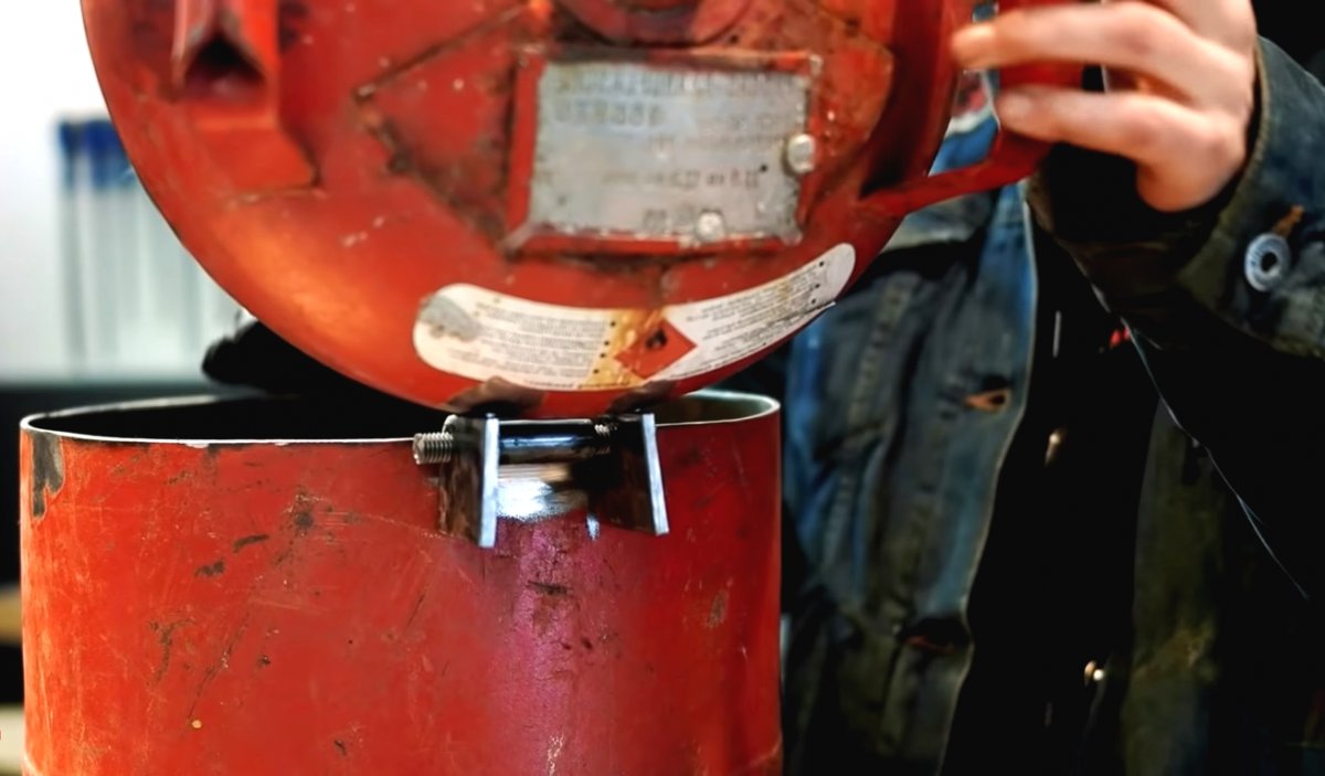 Механическая корзина для мусора из старого газового баллона - фото 7