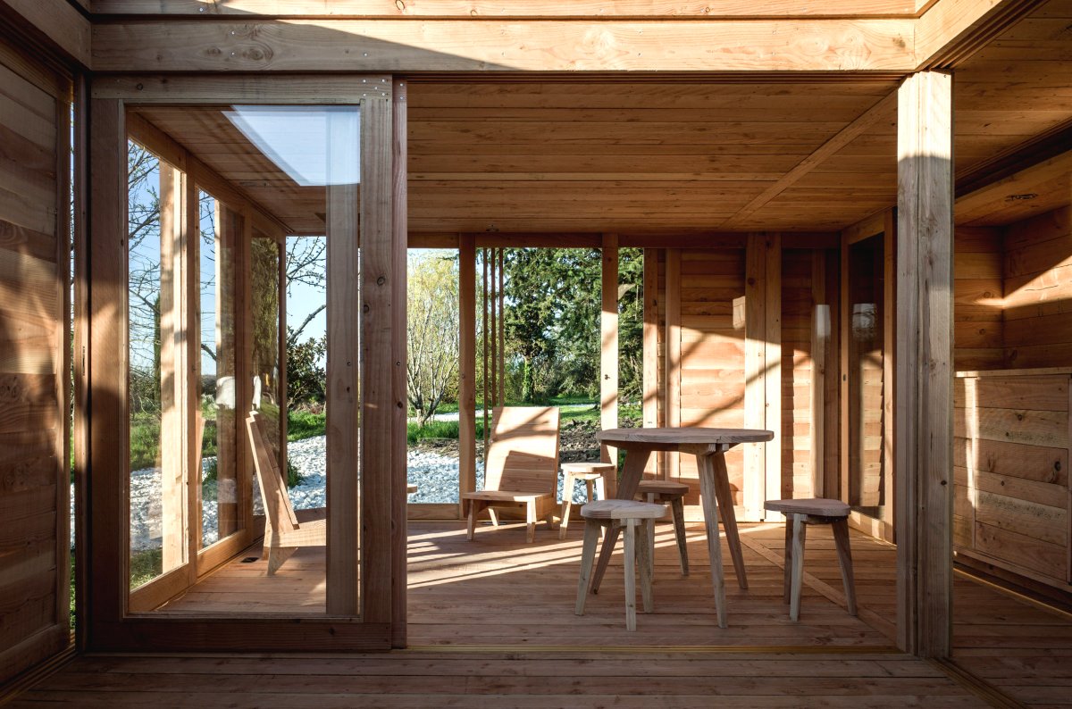 Маленький домик из дерева - фото 3