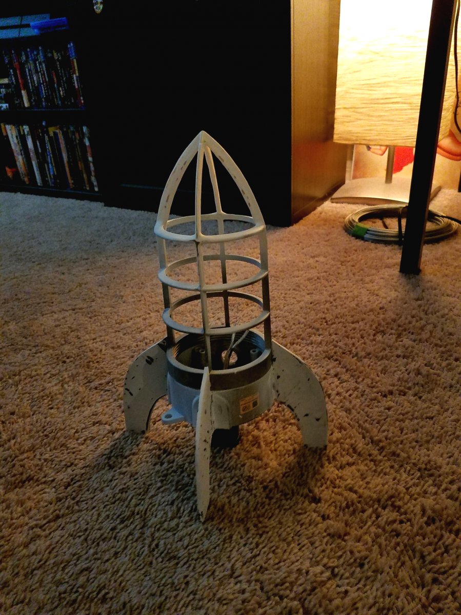 Необычная лампа в форме ракеты - фото 7