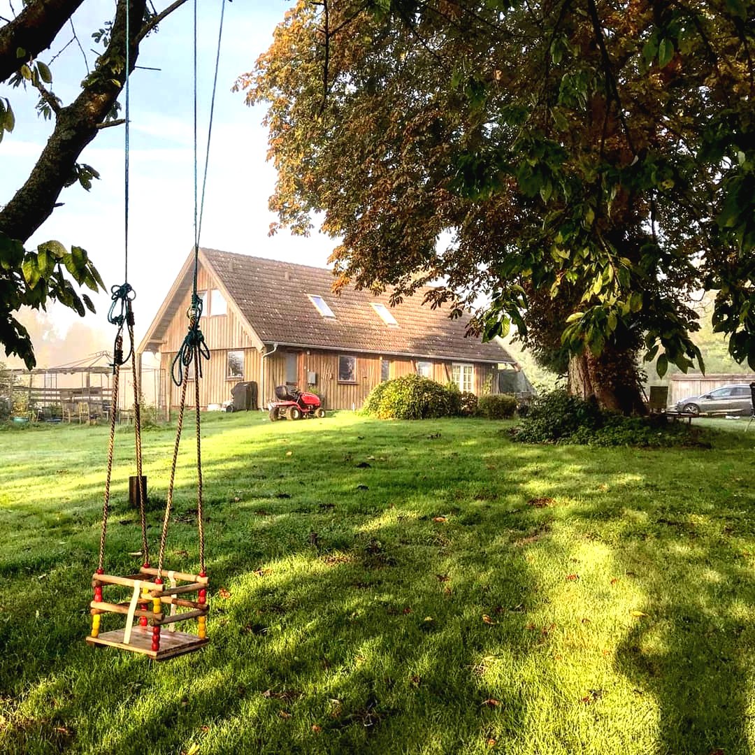 Какой может быть детская площадка на даче? - фото 7