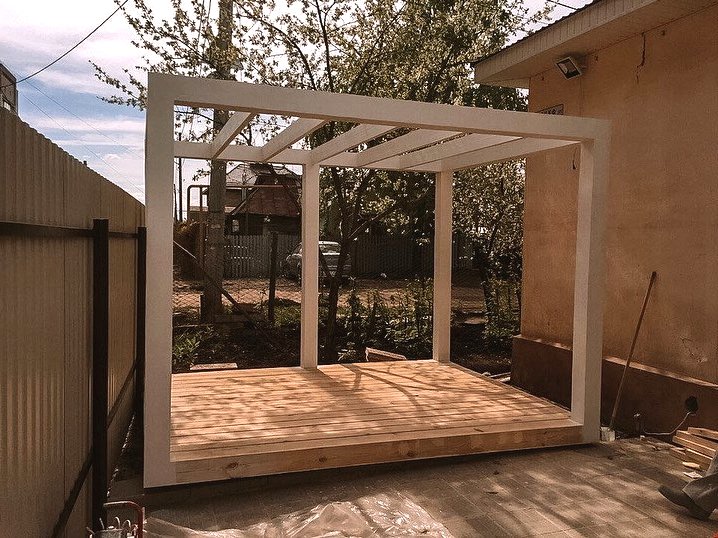 Интересная беседка из дерева - фото 4