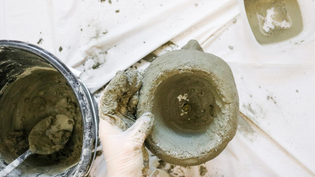 Горшок из бетона в форме головы - фото 8